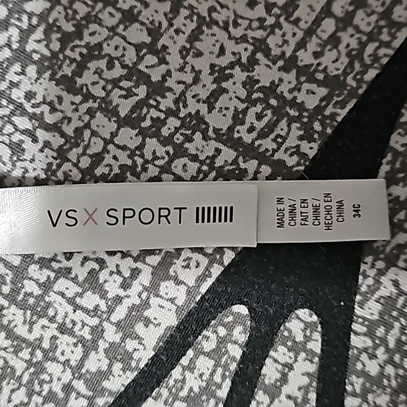 2 like new Victoria secret bras - Picture 10 of 10